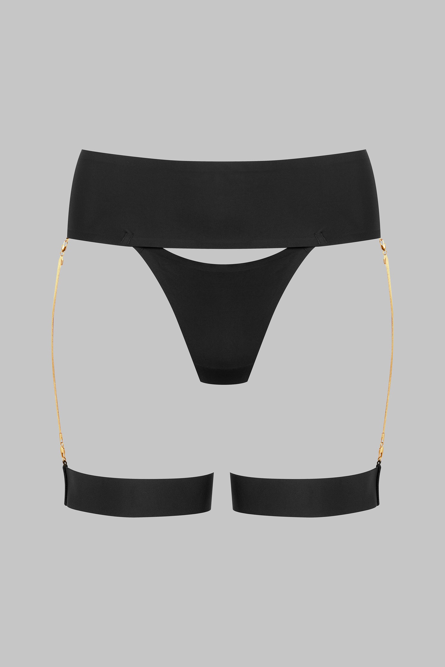 Tanga with Garters and Jewelry - Tapage Nocturne