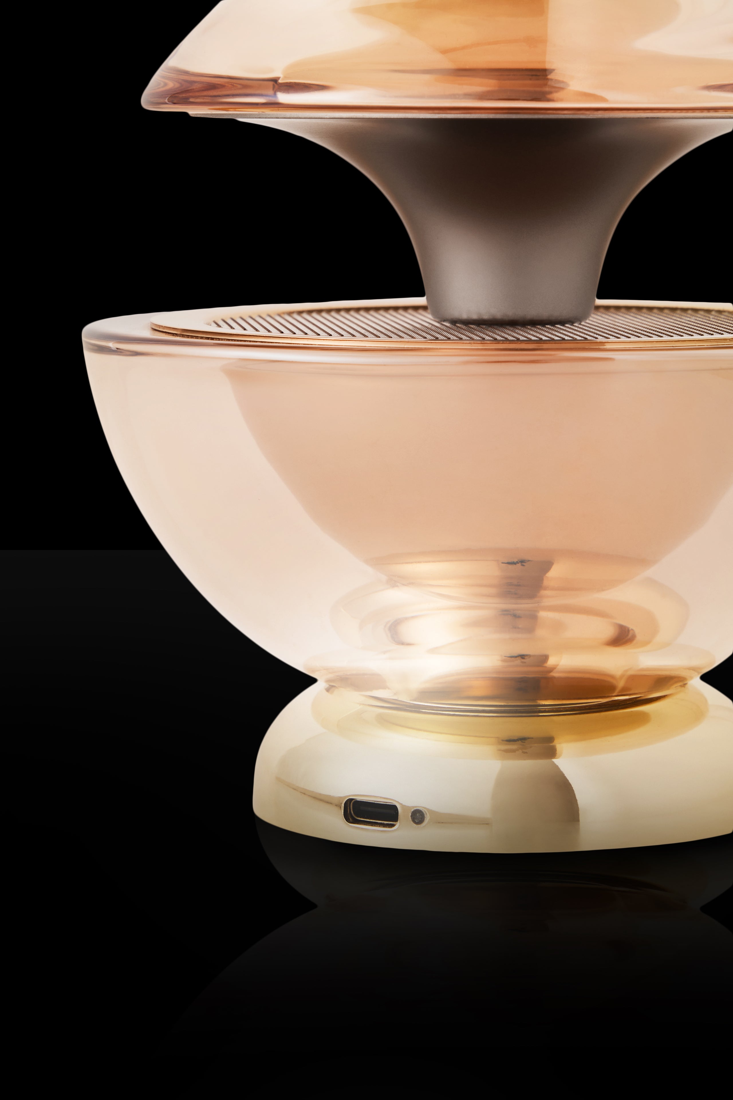 L’Indécente - Rechargeable table lamp - Curiosités Désirables ©